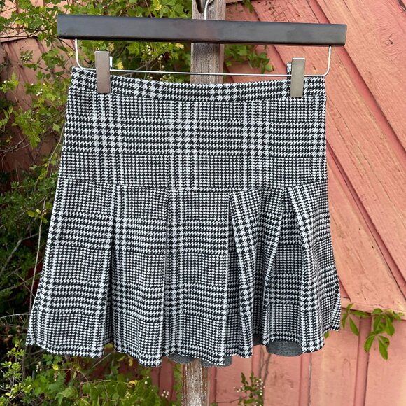 Girl's Large (10/12) Art Class B&W Houndstooth Pleated Mini Skirt - Picture 12 of 16